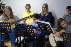    Występ dzieci uczęszczających na zajęcia nauki gry na instrumentach w GOK Łaszczów 30.12.2019